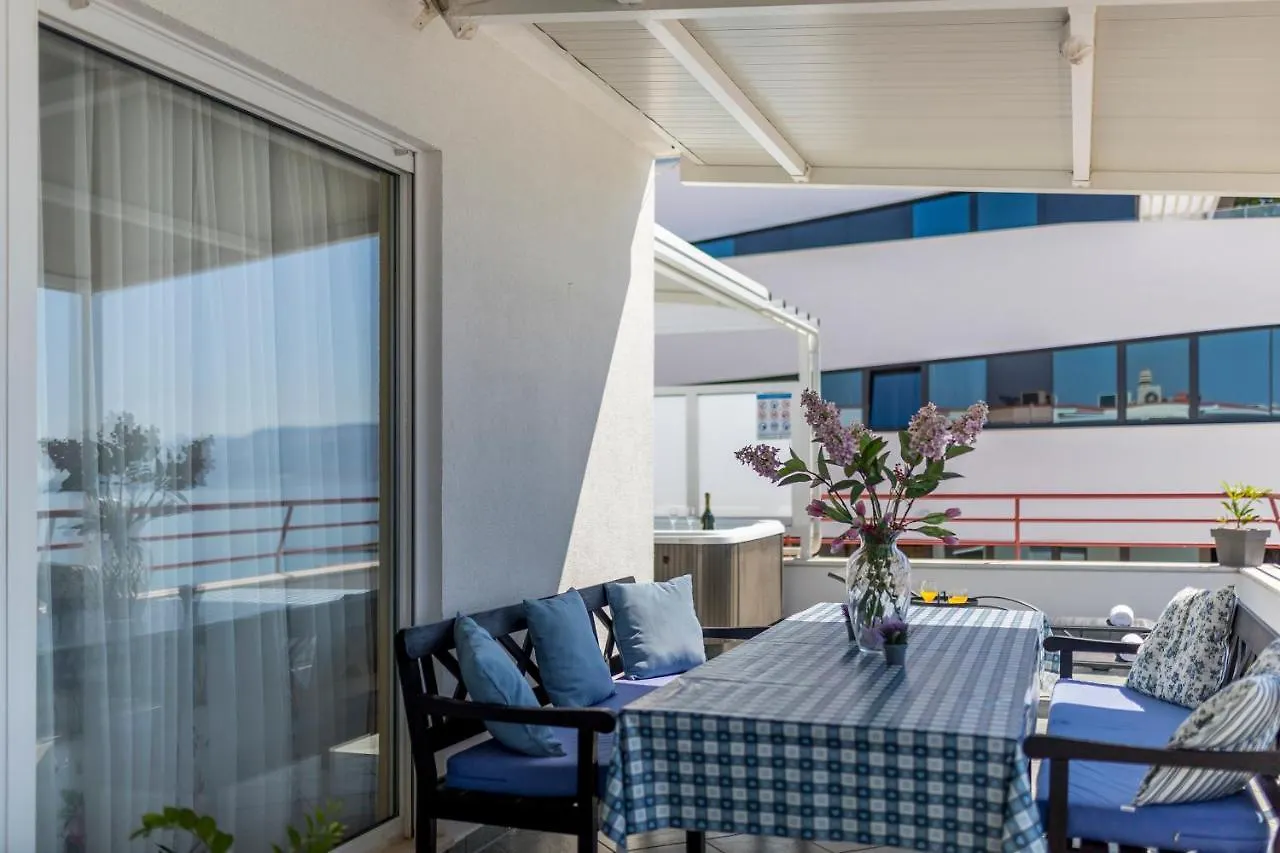 Appartement Seaside Penthouse With Hot Tub Sky Living à Split