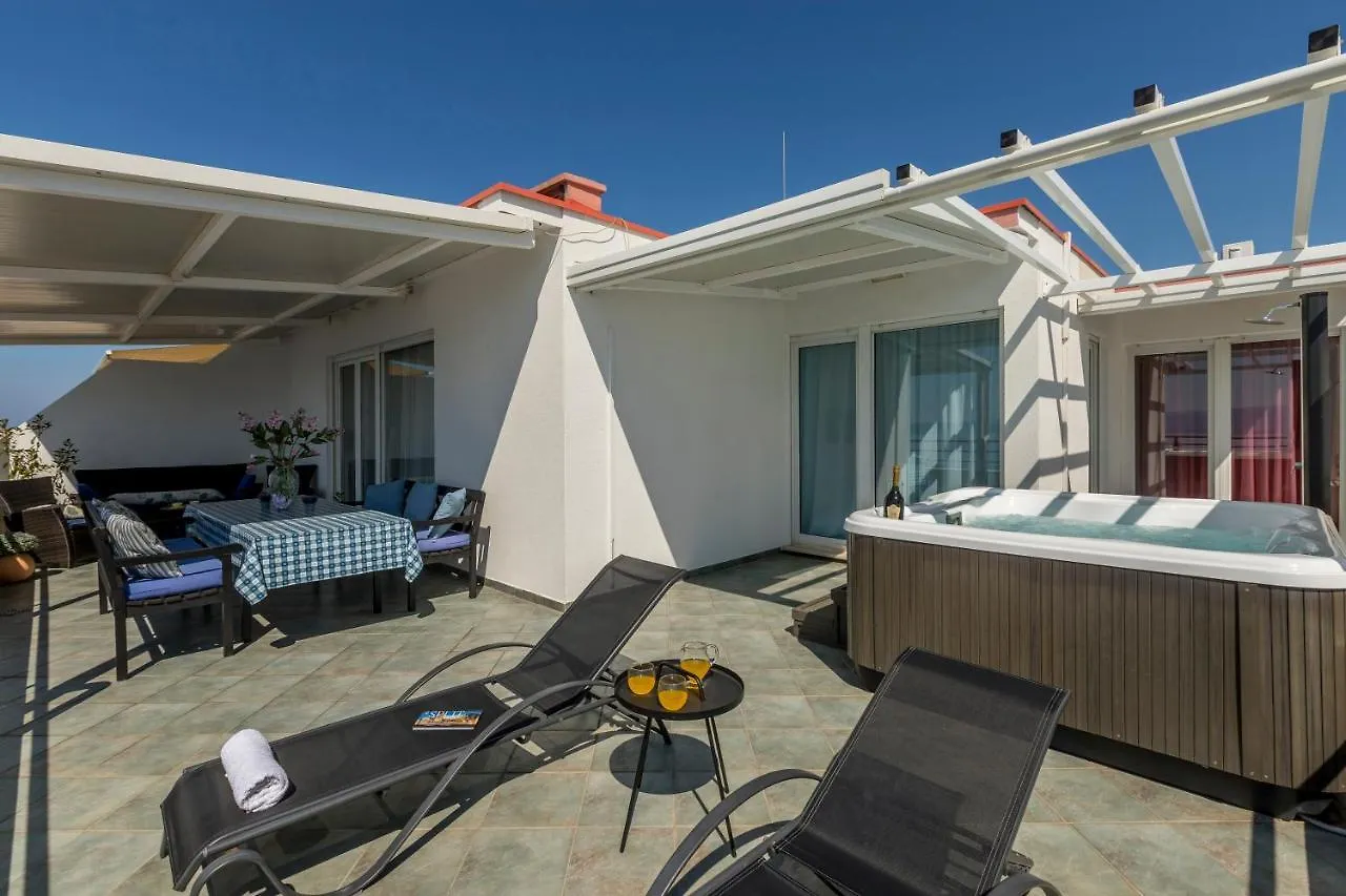 Appartement Seaside Penthouse With Hot Tub Sky Living à Split